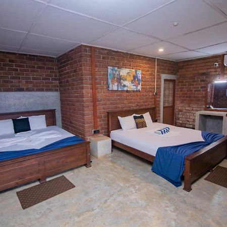 Click Hiriketiya Hotell Dikwella Eksteriør bilde