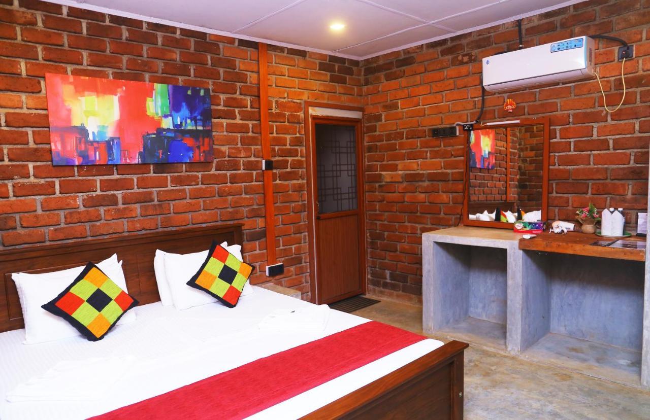 Click Hiriketiya Hotell Dikwella Eksteriør bilde
